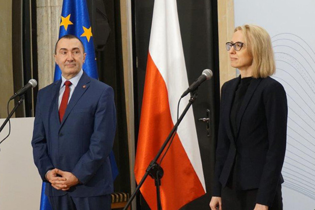 Minister finansów prof. Teresa Czerwińska oraz Zbigniew Wiliński.