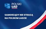 Ministrantura Polski i flaga biało czerwona. Po środku napis Polski Ład Samorządy nie stracą na Polskim Ładzie.